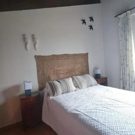 En Con Piscina Y Un Maravilloso Jardin Holiday home Candeleda