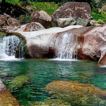 En Con Piscina Y Un Maravilloso Jardin Holiday home Candeleda