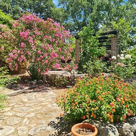 En Con Piscina Y Un Maravilloso Jardin * Candeleda
