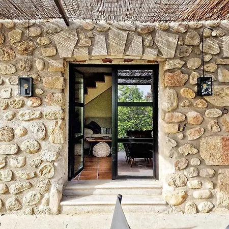 En Con Piscina Y Un Maravilloso Jardin Holiday home Candeleda
