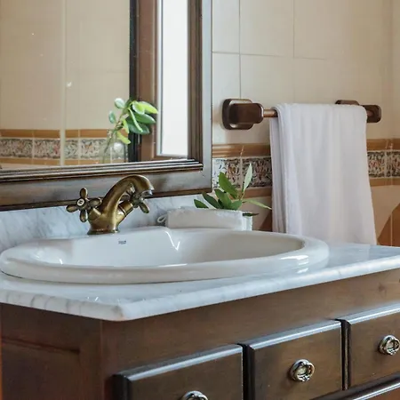 En Con Piscina Y Un Maravilloso Jardin Candeleda