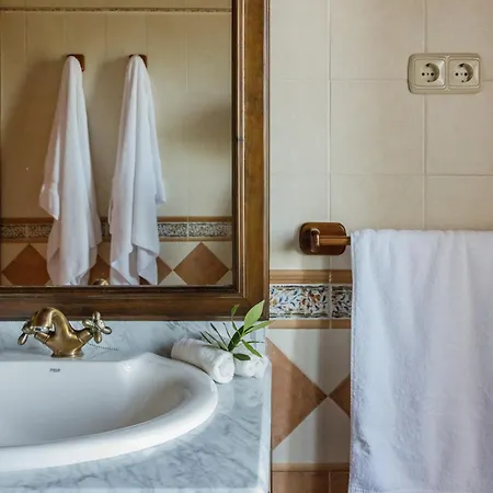 En Con Piscina Y Un Maravilloso Jardin