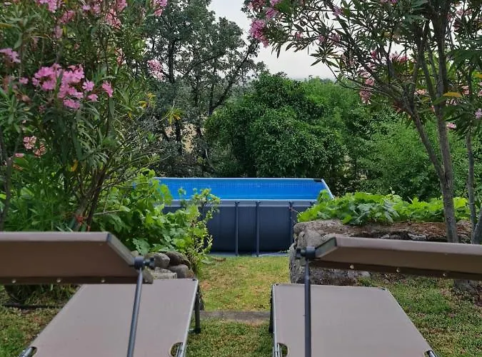 En Con Piscina Y Un Maravilloso Jardin Candeleda