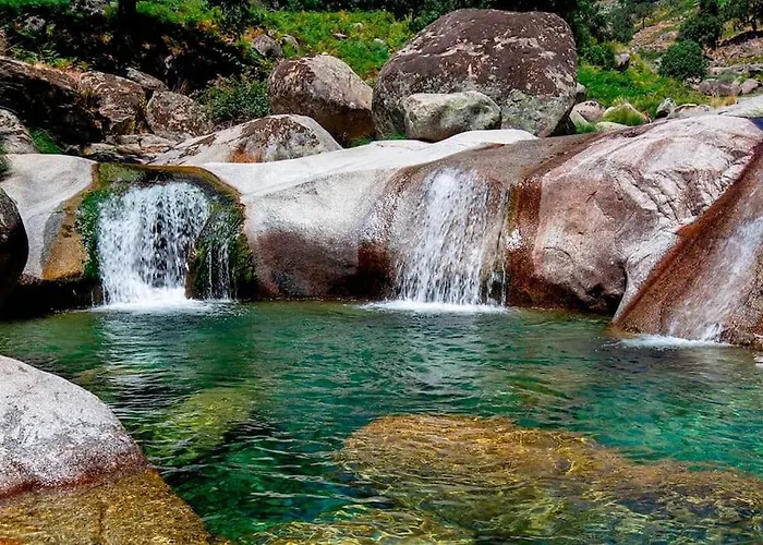 En Con Piscina Y Un Maravilloso Jardin Hébergement de vacances Candeleda