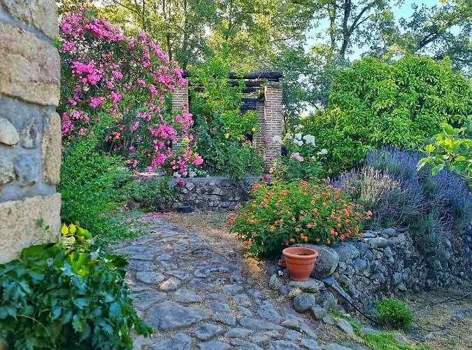 En Con Piscina Y Un Maravilloso Jardin Holiday home *