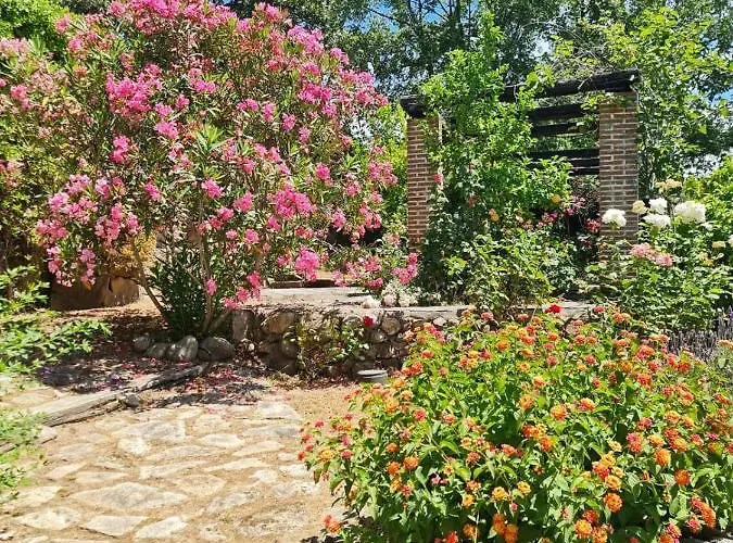 En Con Piscina Y Un Maravilloso Jardin * Candeleda
