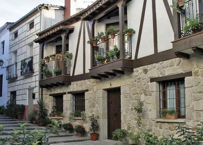 En Con Piscina Y Un Maravilloso Jardin Holiday home Candeleda