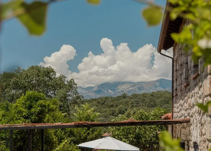 En Con Piscina Y Un Maravilloso Jardin * Candeleda