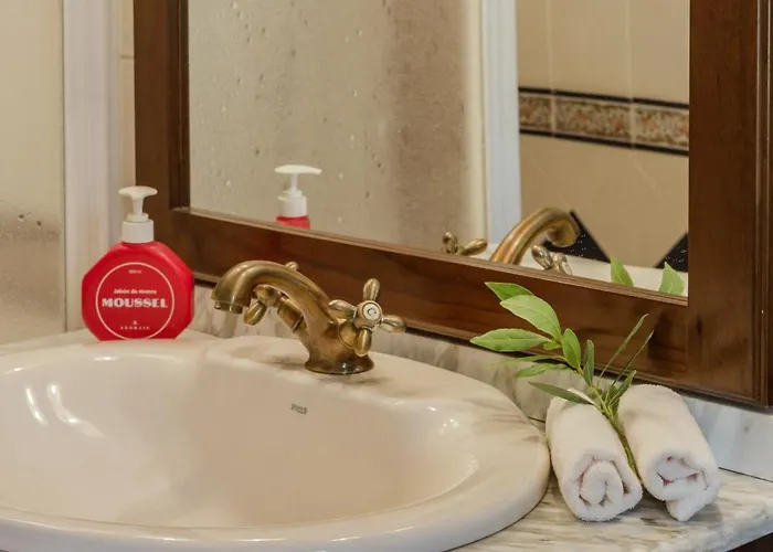 En Con Piscina Y Un Maravilloso Jardin Hébergement de vacances Candeleda