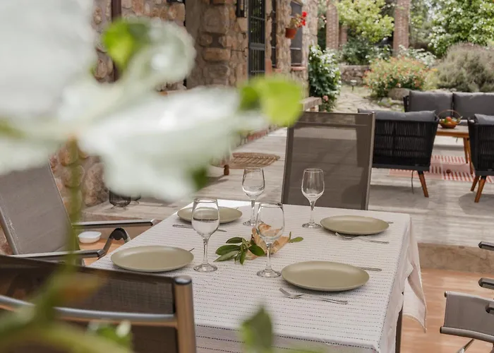 En Con Piscina Y Un Maravilloso Jardin Candeleda