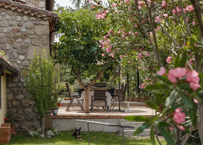 Hébergement de vacances En Con Piscina Y Un Maravilloso Jardin *
